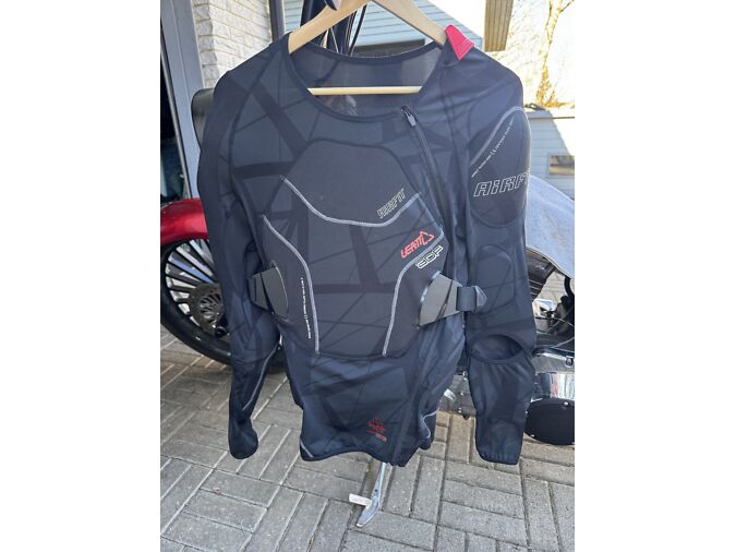 LEATT KAITSEVEST