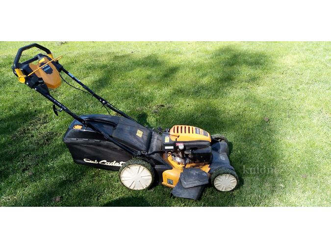 MURUNIITJA CUB CADET ISELIIKUV AKUKÄIVITUSEGA