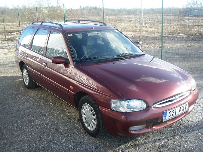 FORD ESCORT GHIA 1.6 ZETEC R4 66 kW -96