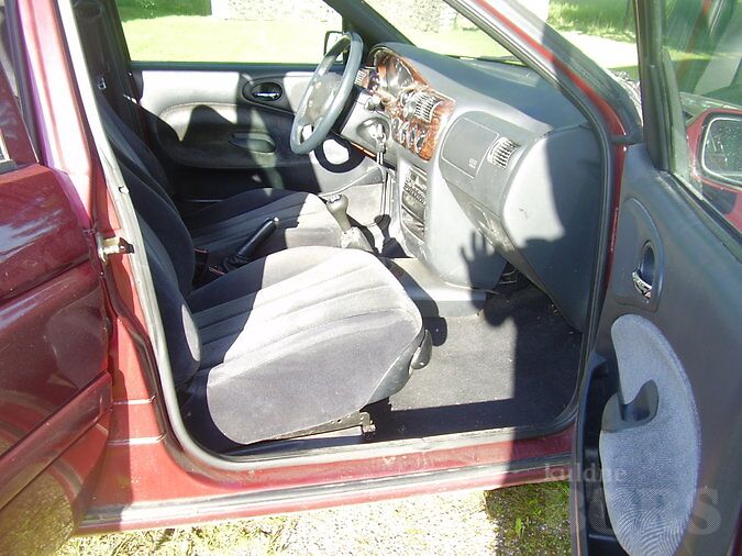 FORD ESCORT GHIA 1.6 R4 65 kW -96