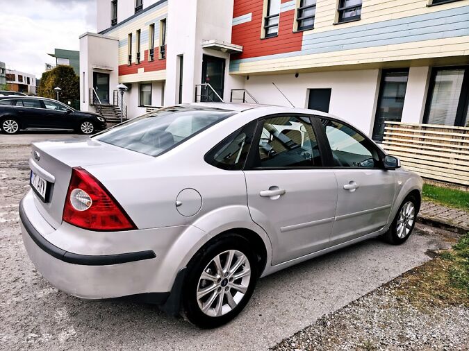 FORD FOCUS 1.596 DB3 74 kW -07