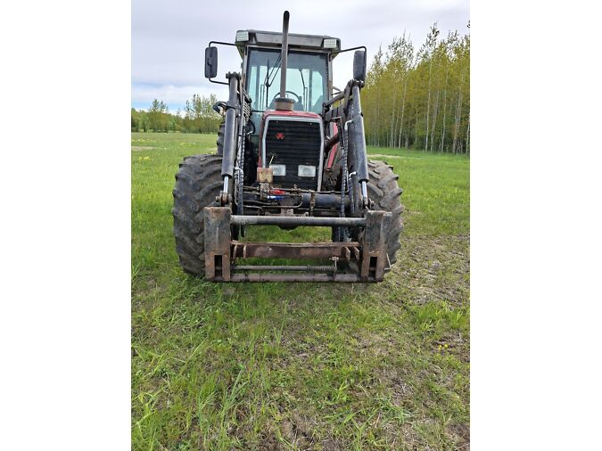 MÜÜA TRAKTOR