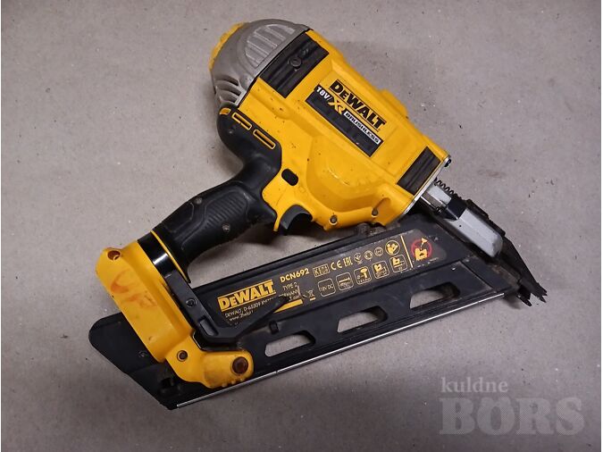 NAELAPÜSS DEWALT DCN692