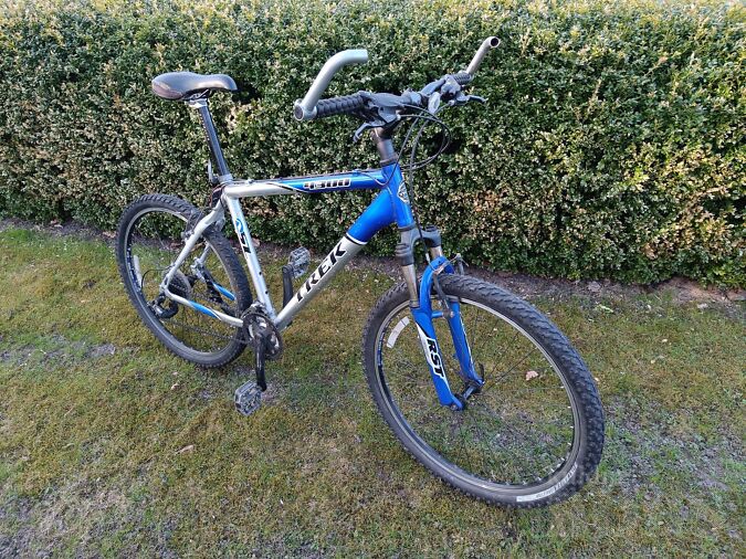 TREK 4300