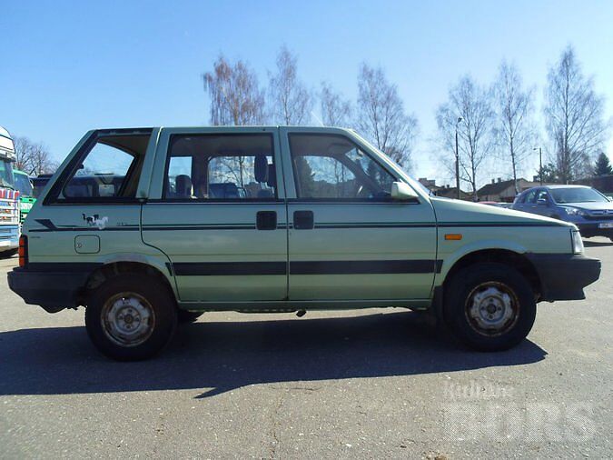 NISSAN PRAIRIE 2.0 68 kW