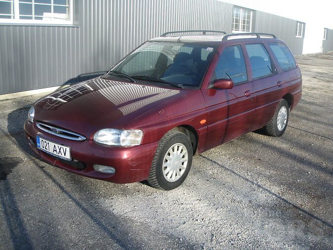 FORD ESCORT GHIA 1.6 ZETEC R4 66 kW -96