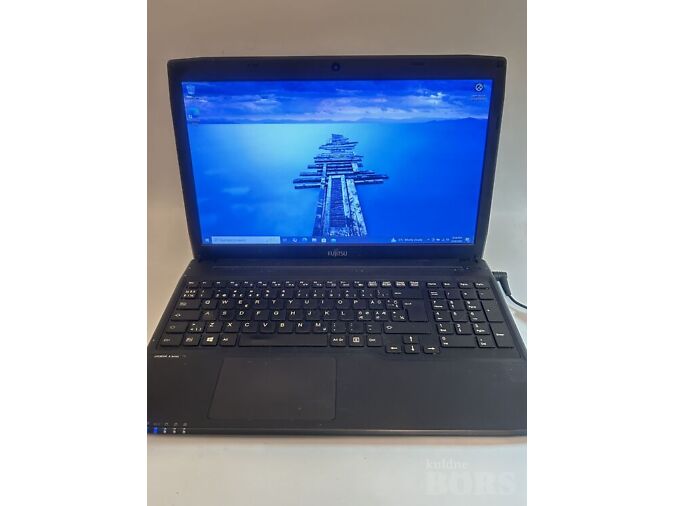 FUJITSU LIFEBOOK A, CORE I3-4005U, DDR3 8GB, SSD 256GB, AKU 5H