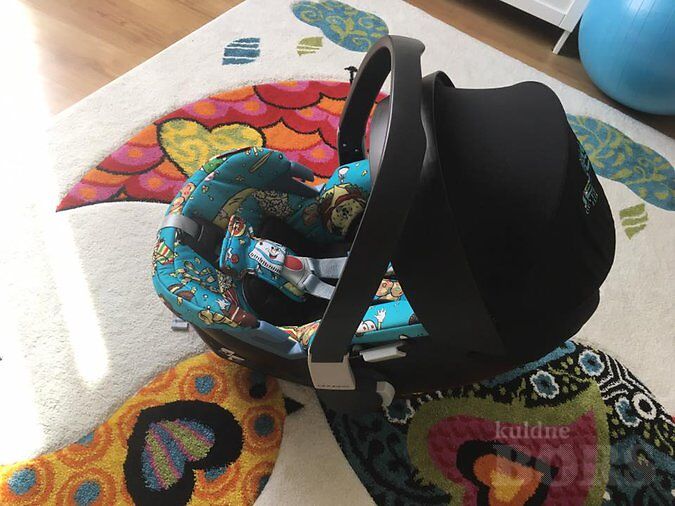 MÜÜA CYBEX ATON 3 JEREMY SCOTT DISAINIGA TURVAHÄLL