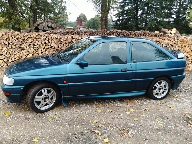 FORD ESCORT RS2000 4X4 2.0 DOHC R4 110 kW -95