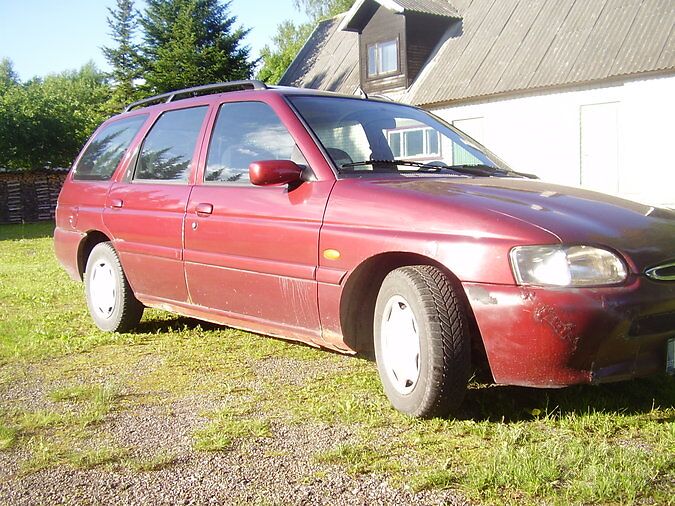 FORD ESCORT GHIA 1.6 R4 65 kW -96