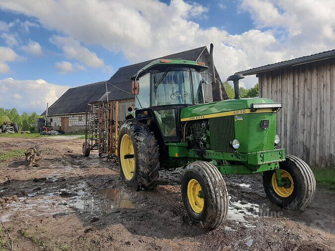 JOHN DEERE 4230