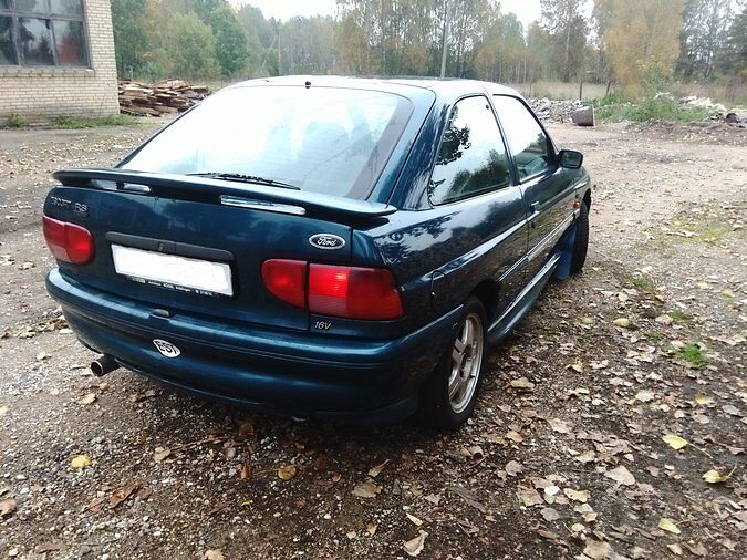 FORD ESCORT RS2000 4X4 2.0 DOHC R4 110 kW -95