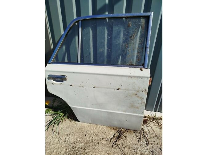 VAZ 2106 PAREMPOOLSED UKSED  VÕRU