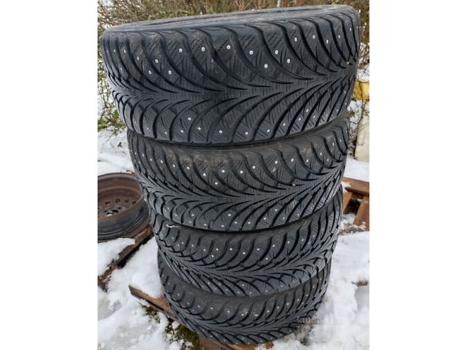 SAVA ESKIMO 225/50R17: Sava naastud virnas