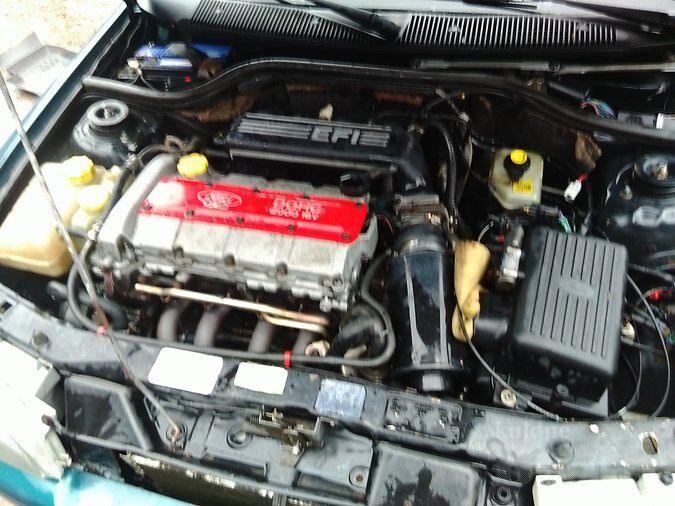 FORD ESCORT RS2000 4X4 2.0 DOHC R4 110 kW -95