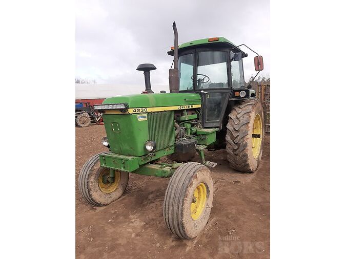 JOHN DEERE 4230