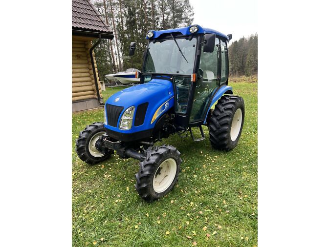 TRAKTOR NEW HOLLAND TC45D HST + HAAKESEADMED MAASIKA/KURGI KASVATAJALE
