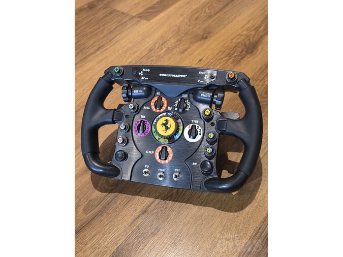 THRUSTMASTER F1