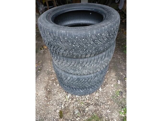 NOKIAN HAKKAPELIITTA 8 SUV 225/60R17 103 T XL: Virnas